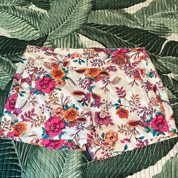 a.n.a Floral Twill Shorts Size 8 - Picture 1 of 2